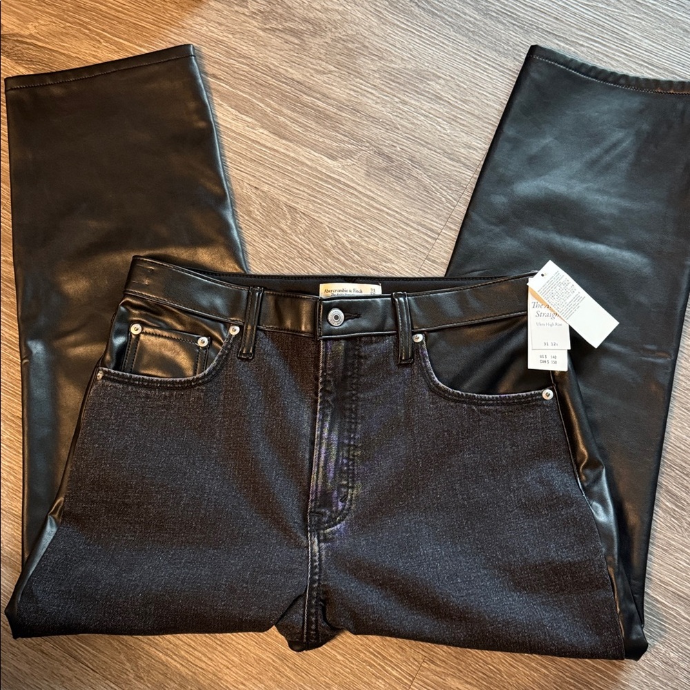 NWT. Abercrombie & Fitch Black ankle straight ultra high rise. Size 12S/31.